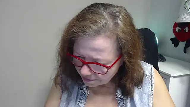 Snapshot of Adelewildx chatting on March 4, 2025, 10:13 am Adelewildx online show from March 4, 2025, 10:13 am