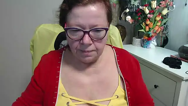 Snapshot of Adelewildx chatting on February 17, 2026, 4:32 am Adelewildx online show from February 17, 2026, 4:32 am