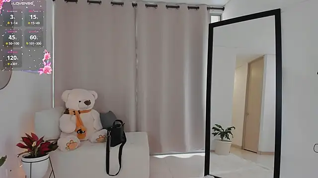 Snapshot of roxie_gates_ chatting on October 10, 2025, 6:31 pm roxie gates online show from October 10, 2025, 6:31 pm