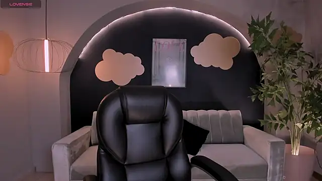 Snapshot of BrennaWalker chatting on February 15, 2025, 3:31 am BrennaWalker online show from February 15, 2025, 3:31 am