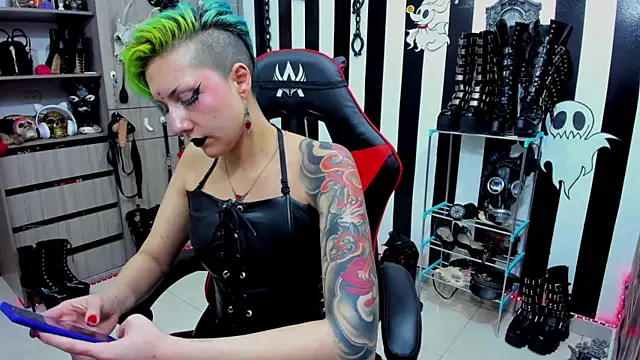 Mistress Yelena online show from January 21, 2025, 11:55 pm