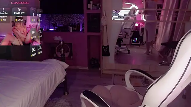 AnnieGOld  online show from January 9, 2026, 11:55 pm