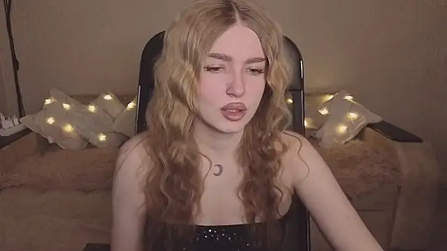 ViolettaLopez online show from February 12, 2026, 3:23 pm