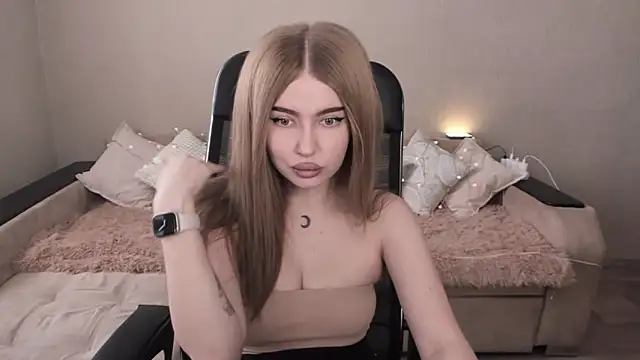 ViolettaLopez online show from February 24, 2025, 10:37 am