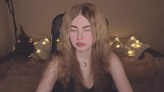 ViolettaLopez online show from December 20, 2025, 2:20 pm