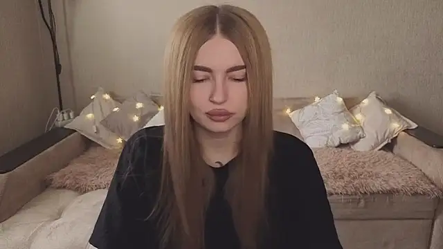 ViolettaLopez online show from September 17, 2025, 11:23 am