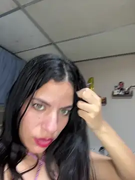 Snapshot of roman_and_jessie chatting on August 1, 2026, 6:33 am roman and jessie online show from August 1, 2026, 6:33 am