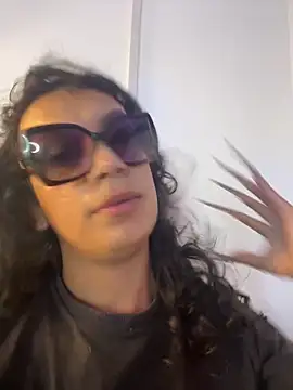 Snapshot of LaColorina_ chatting on February 28, 2026, 11:59 pm LaColorina online show from February 28, 2026, 11:59 pm