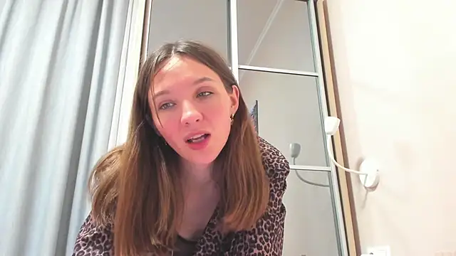 Snapshot of Naughty_Molly chatting on May 31, 2026, 8:20 pm Naughty Molly online show from May 31, 2026, 8:20 pm