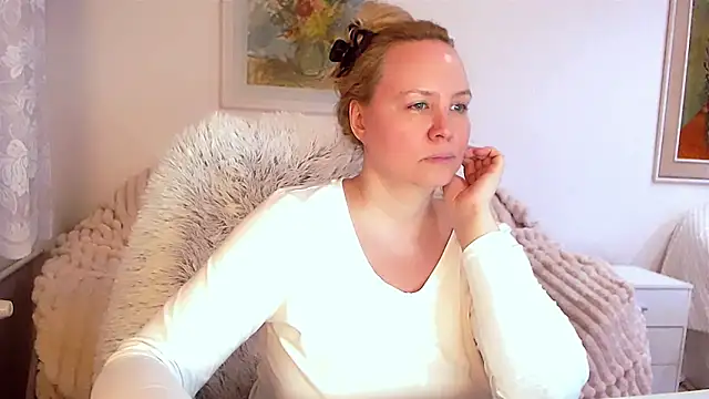 Sarah4you online show from March 8, 2025, 9:40 pm