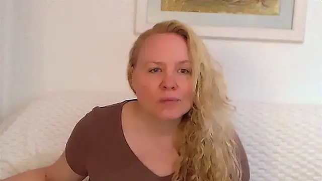 Sarah4you online show from October 9, 2025, 8:53 pm