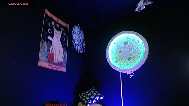 girl intense444 online show from December 4, 2025, 1:10 pm