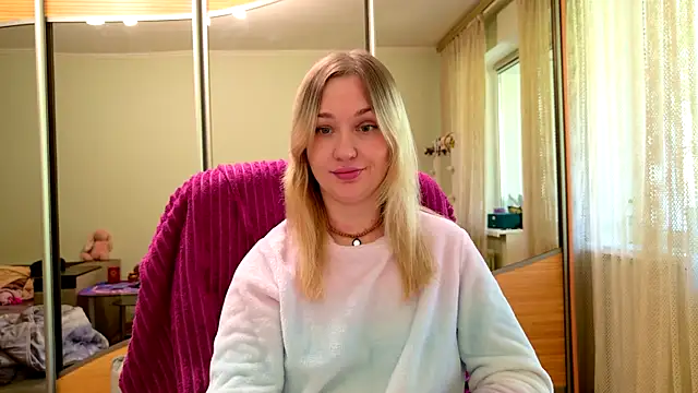 ModelEva online show from May 3, 2026, 8:41 am