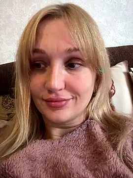 Snapshot of ModelEva chatting on October 1, 2025, 9:03 am ModelEva online show from October 1, 2025, 9:03 am