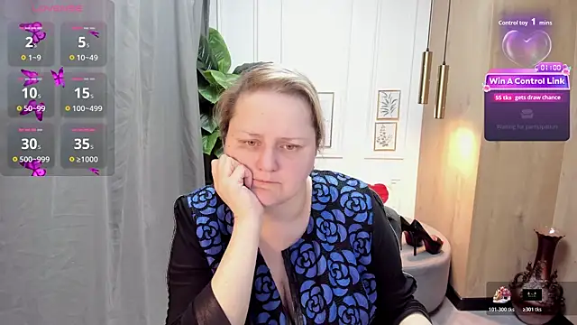 ScarlettSoft online show from April 10, 2026, 5:25 am