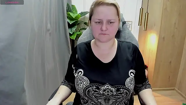 Snapshot of ScarlettSoft chatting on March 3, 2025, 12:17 pm ScarlettSoft online show from March 3, 2025, 12:17 pm