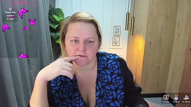 Snapshot of ScarlettSoft chatting on October 21, 2025, 5:29 am ScarlettSoft online show from October 21, 2025, 5:29 am