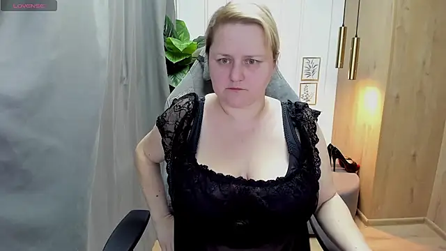 Snapshot of ScarlettSoft chatting on March 3, 2025, 9:13 am ScarlettSoft online show from March 3, 2025, 9:13 am