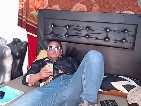 hardrock982 online show from December 16, 2025, 2:54 pm