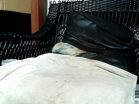 Snapshot of HungHawaiian808@xh chatting on February 17, 2025, 1:36 am HungHawaiian808xh online show from February 17, 2025, 1:36 am