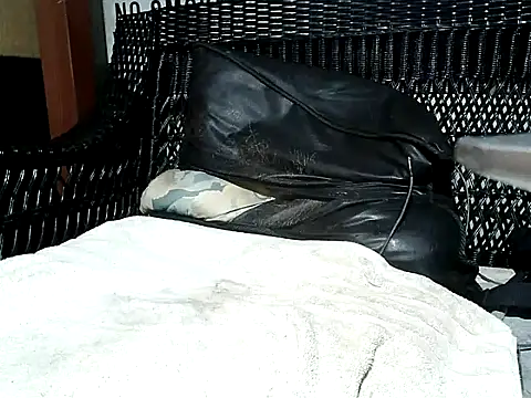 Snapshot of HungHawaiian808@xh chatting on February 22, 2025, 7:01 am HungHawaiian808xh online show from February 22, 2025, 7:01 am