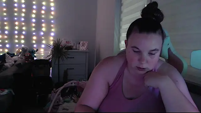 AureliaWinter online show from August 4, 2026, 11:37 am