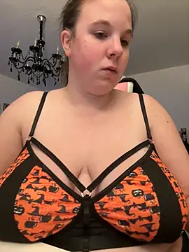 AureliaWinter online show from October 30, 2025, 7:00 pm