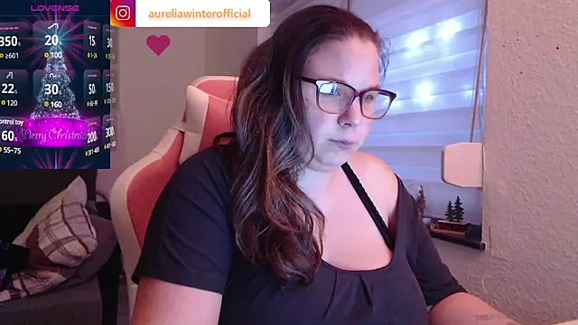 Snapshot of AureliaWinter chatting on December 2, 2024, 3:42 pm AureliaWinter online show from December 2, 2024, 3:42 pm