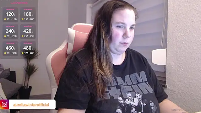 Snapshot of AureliaWinter chatting on February 24, 2025, 5:20 pm AureliaWinter online show from February 24, 2025, 5:20 pm