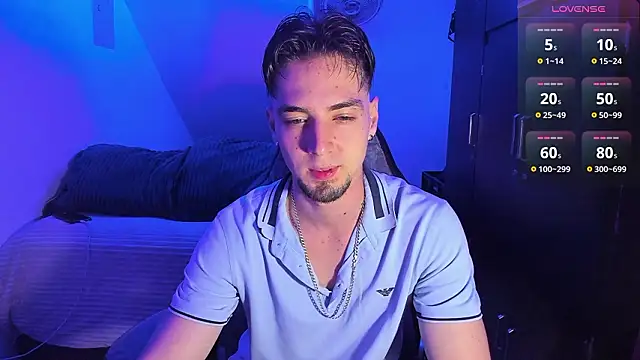 Snapshot of Alex_smith00 chatting on February 19, 2026, 12:18 am Alex smith00 online show from February 19, 2026, 12:18 am