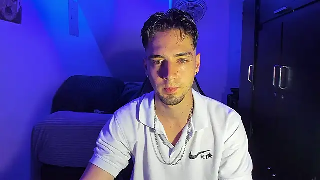 Snapshot of Alex_smith00 chatting on February 9, 2026, 6:17 pm Alex smith00 online show from February 9, 2026, 6:17 pm