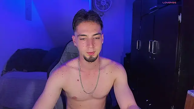 Snapshot of Alex_smith00 chatting on February 5, 2026, 10:05 pm Alex smith00 online show from February 5, 2026, 10:05 pm