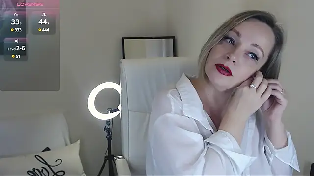 Tilly Eliot online show from March 10, 2025, 8:34 pm