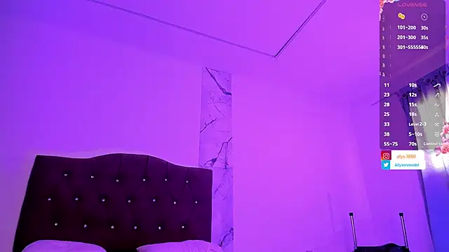 alysson 18 online show from October 16, 2025, 1:19 pm