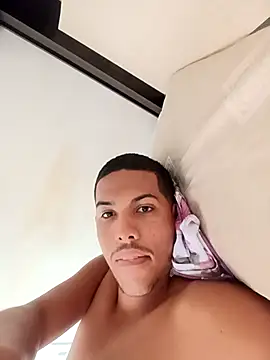 Vinicius5890 online show from April 23, 2026, 5:58 pm