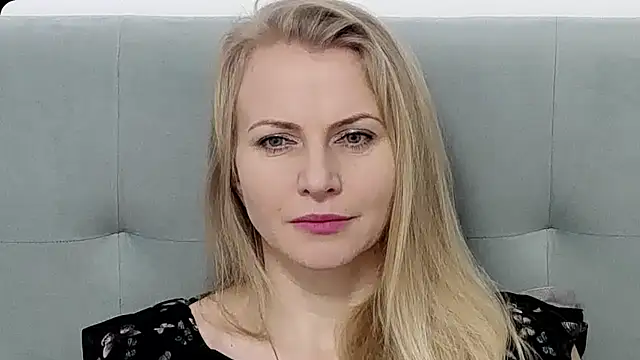 Snapshot of K__Adrienne chatting on February 9, 2026, 6:44 am K Adrienne online show from February 9, 2026, 6:44 am