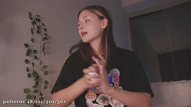 Snapshot of liassmolly1_couple chatting on February 7, 2025, 4:56 pm liassmolly1 couple online show from February 7, 2025, 4:56 pm