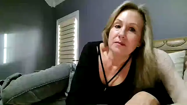 Snapshot of Lisaisluscious chatting on December 16, 2025, 2:54 pm Lisaisluscious online show from December 16, 2025, 2:54 pm
