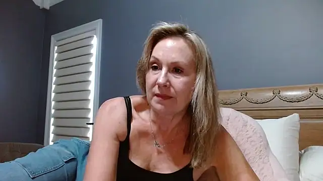 Snapshot of Lisaisluscious chatting on September 22, 2025, 2:23 pm Lisaisluscious online show from September 22, 2025, 2:23 pm