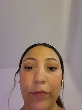 VickyHoult online show from October 14, 2025, 8:42 pm