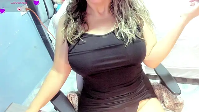 Tiffany teressa online show from September 10, 2025, 9:58 pm