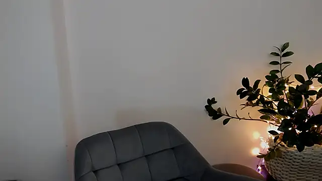 Xentthia online show from November 3, 2025, 9:02 am