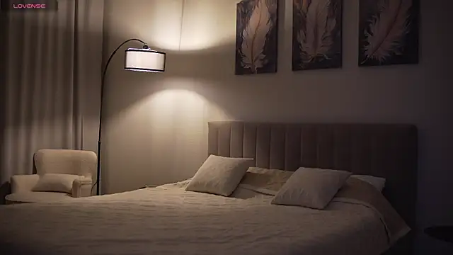 Danielle Thomas online show from September 28, 2025, 6:15 pm