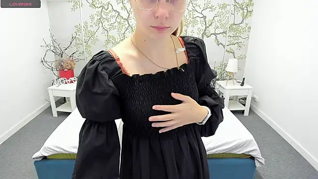 CharmedDoll online show from October 13, 2025, 12:18 pm