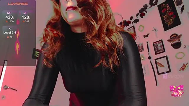 auroralatexprincess online show from December 23, 2024, 7:52 pm