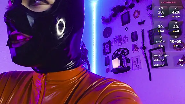 auroralatexprincess online show from March 18, 2025, 5:23 pm