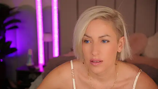 VickySecret96 online show from November 20, 2025, 5:46 pm