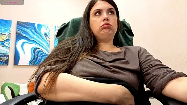 BattyMoll online show from October 18, 2025, 3:14 pm