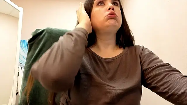 BattyMoll online show from October 29, 2025, 3:44 pm