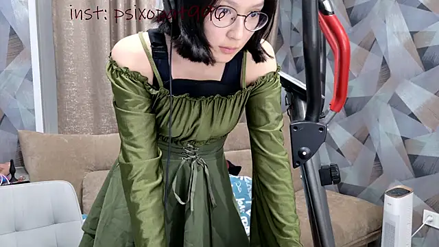 aliiiiiina online show from October 26, 2025, 8:53 pm